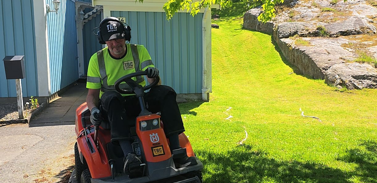 tradgard-tbc Inom våran byggservice tar vi omhand om mindre projekt och finns för dig som behöver renovera, underhålla och utveckla din fastighet.